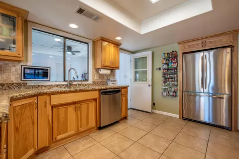Kitchen - 1991 Tiburon Dr, Redding, CA 96003 photo 4 of 4