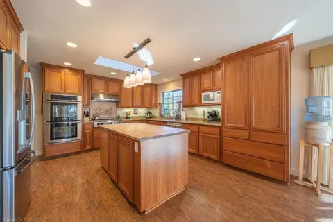 Kitchen - 17039 Jay Dee Ln, Anderson, CA 96007 photo 2 of 5