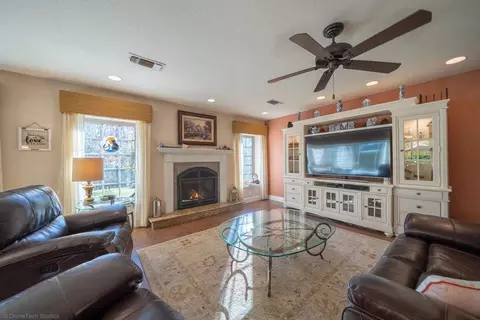Living - 17039 Jay Dee Ln, Anderson, CA 96007 photo 1 of 2
