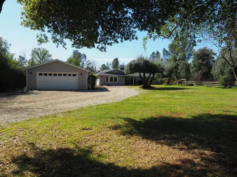 Exterior - 17039 Jay Dee Ln, Anderson, CA 96007 photo 6 of 23