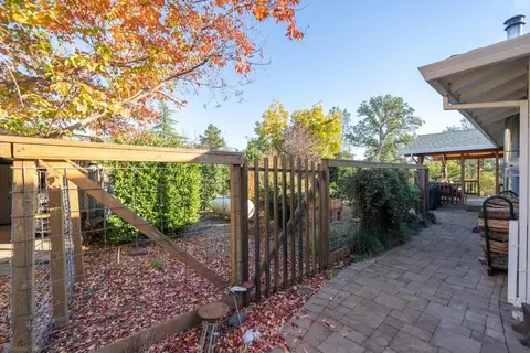 Exterior - 17039 Jay Dee Ln, Anderson, CA 96007 photo 9 of 23