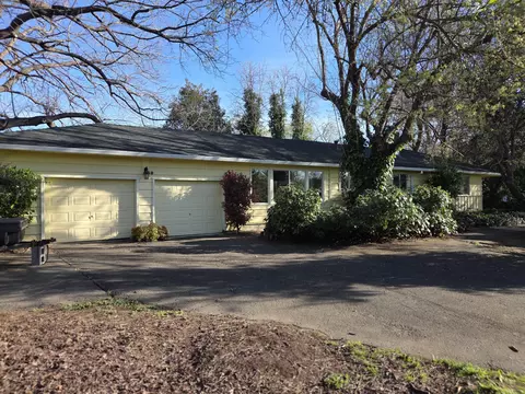 Exterior - 8198 Green Acres Ln, Redding, CA 96002 photo 5 of 20