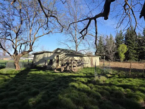 Exterior - 8198 Green Acres Ln, Redding, CA 96002 photo 12 of 20