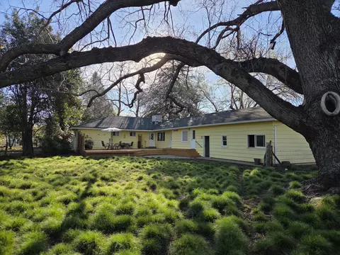 Exterior - 8198 Green Acres Ln, Redding, CA 96002 photo 7 of 20