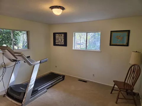Bedroom - 8198 Green Acres Ln, Redding, CA 96002 photo 4 of 6