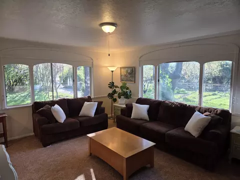 Living - 8198 Green Acres Ln, Redding, CA 96002 photo 2 of 4