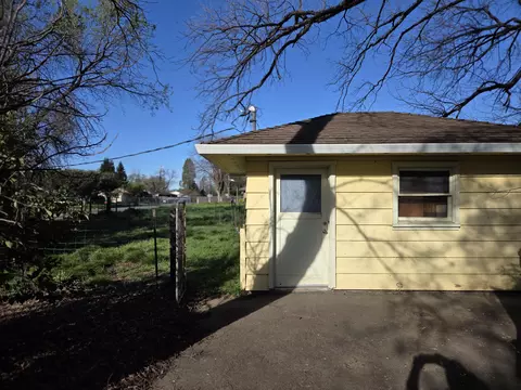 Exterior - 8198 Green Acres Ln, Redding, CA 96002 photo 11 of 20