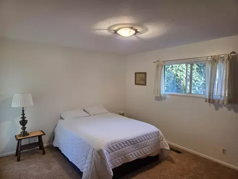 Bedroom - 8198 Green Acres Ln, Redding, CA 96002 photo 5 of 6