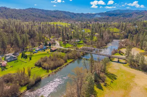 11 Deadwood Rd, Lewiston, CA 96052