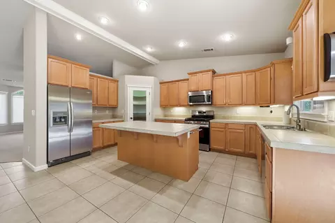 Kitchen - 4540 Cerro Ln, Redding, CA 96001 photo 2 of 4