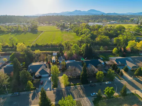 View/Area - 4540 Cerro Ln, Redding, CA 96001 photo 4 of 6