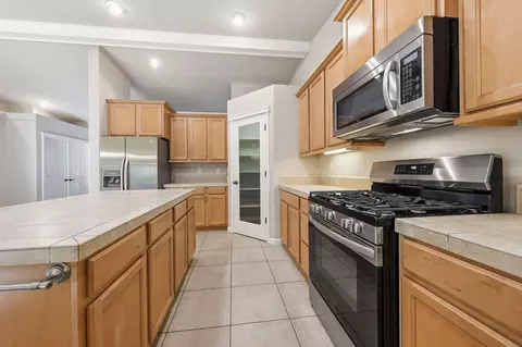 Kitchen - 4540 Cerro Ln, Redding, CA 96001 photo 4 of 4