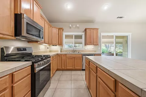 Kitchen - 4540 Cerro Ln, Redding, CA 96001 photo 3 of 4
