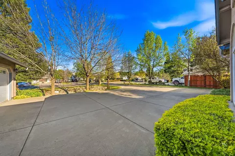 Exterior - 4540 Cerro Ln, Redding, CA 96001 photo 12 of 12