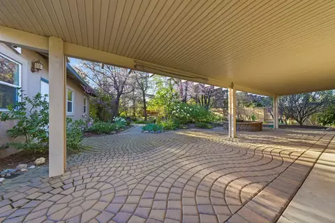 Exterior - 4540 Cerro Ln, Redding, CA 96001 photo 7 of 12