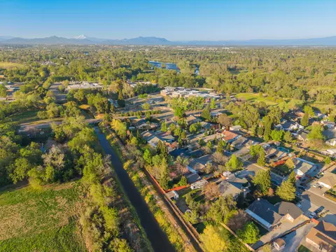 View/Area - 4540 Cerro Ln, Redding, CA 96001 photo 5 of 6