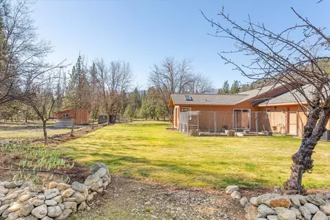 Exterior - 5600 S Kidder Loop Loop, Etna, CA 96027 photo 10 of 11