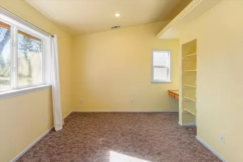 Bedroom - 5600 S Kidder Loop Loop, Etna, CA 96027 photo 2 of 4