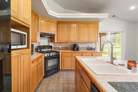 Kitchen - 5600 S Kidder Loop Loop, Etna, CA 96027 photo 1 of 3