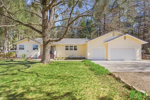 833 Remour Ln, Mount Shasta, CA 96067