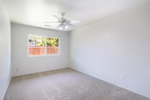 Bedroom - 6951 Marvin Trl, Redding, CA 96001 photo 3 of 7