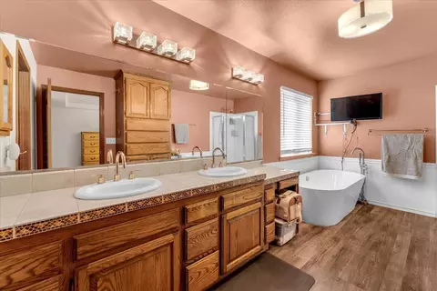 Bath - 14945 Caylor Ln, Red Bluff, CA 96080 photo 1 of 5