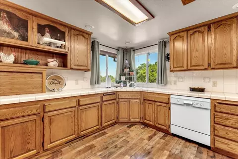 Kitchen - 14945 Caylor Ln, Red Bluff, CA 96080 photo 5 of 6