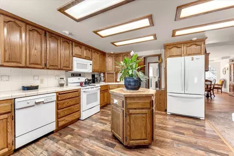 Kitchen - 14945 Caylor Ln, Red Bluff, CA 96080 photo 6 of 6