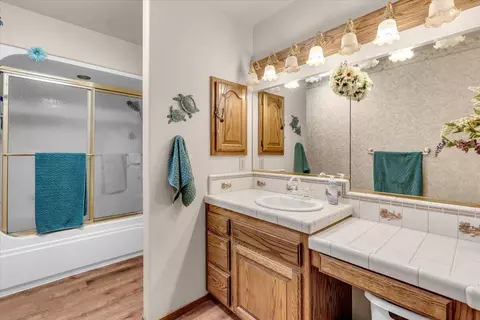 Bath - 14945 Caylor Ln, Red Bluff, CA 96080 photo 4 of 5