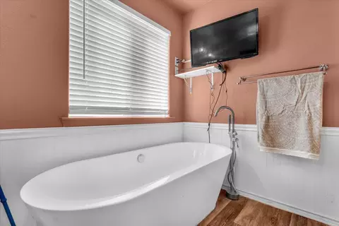 Bath - 14945 Caylor Ln, Red Bluff, CA 96080 photo 3 of 5