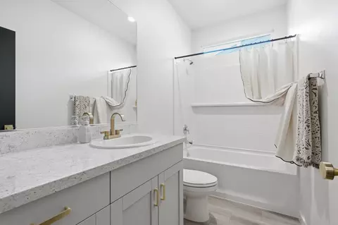 Bath - 3063 Sebring Ave, Redding, CA 96002 photo 2 of 2