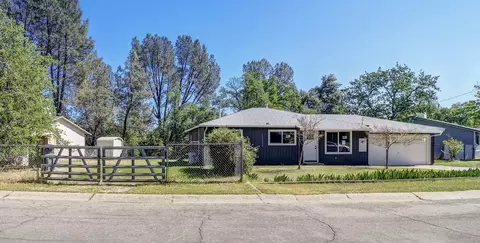 4525 Enchanted Way, Redding, CA 96001 photo 2