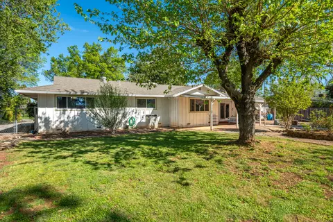 Exterior - 6908 Riata Dr, Redding, CA 96002 photo 26 of 31