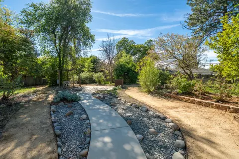 Exterior - 6908 Riata Dr, Redding, CA 96002 photo 20 of 31
