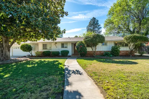 Exterior - 6908 Riata Dr, Redding, CA 96002 photo 4 of 31