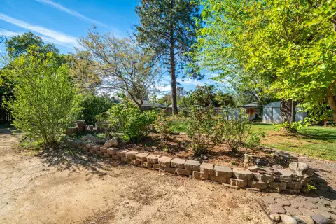 Exterior - 6908 Riata Dr, Redding, CA 96002 photo 21 of 31