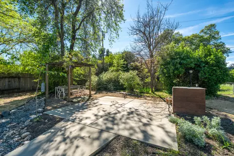Exterior - 6908 Riata Dr, Redding, CA 96002 photo 19 of 31