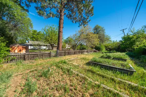 Exterior - 6908 Riata Dr, Redding, CA 96002 photo 23 of 31