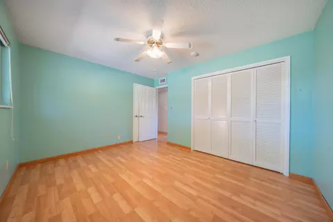 Bedroom - 6908 Riata Dr, Redding, CA 96002 photo 8 of 8