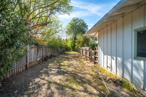 Exterior - 6908 Riata Dr, Redding, CA 96002 photo 30 of 31