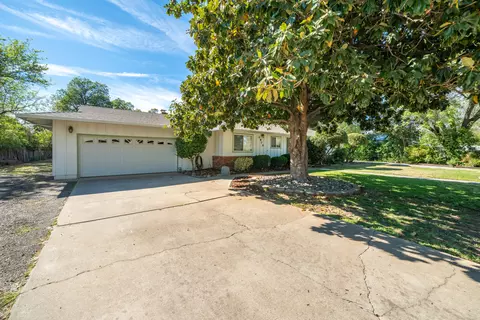 Exterior - 6908 Riata Dr, Redding, CA 96002 photo 3 of 31