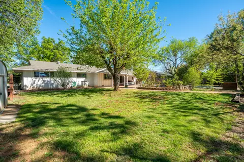 Exterior - 6908 Riata Dr, Redding, CA 96002 photo 10 of 31