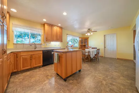 Kitchen - 6908 Riata Dr, Redding, CA 96002 photo 1 of 7