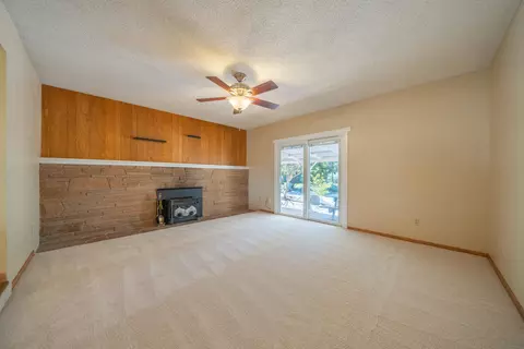 Living - 6908 Riata Dr, Redding, CA 96002 photo 6 of 6