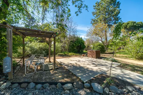 Exterior - 6908 Riata Dr, Redding, CA 96002 photo 17 of 31