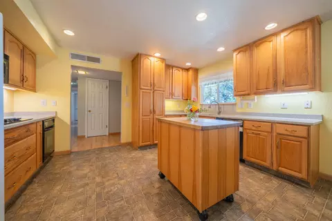 Kitchen - 6908 Riata Dr, Redding, CA 96002 photo 2 of 7