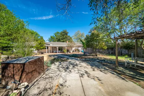Exterior - 6908 Riata Dr, Redding, CA 96002 photo 14 of 31