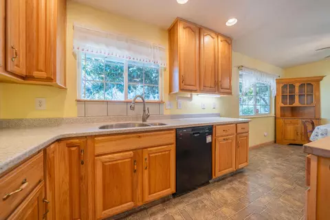 Kitchen - 6908 Riata Dr, Redding, CA 96002 photo 3 of 7