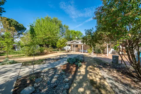 Exterior - 6908 Riata Dr, Redding, CA 96002 photo 16 of 31
