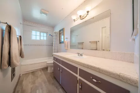 Bath - 6908 Riata Dr, Redding, CA 96002 photo 1 of 2
